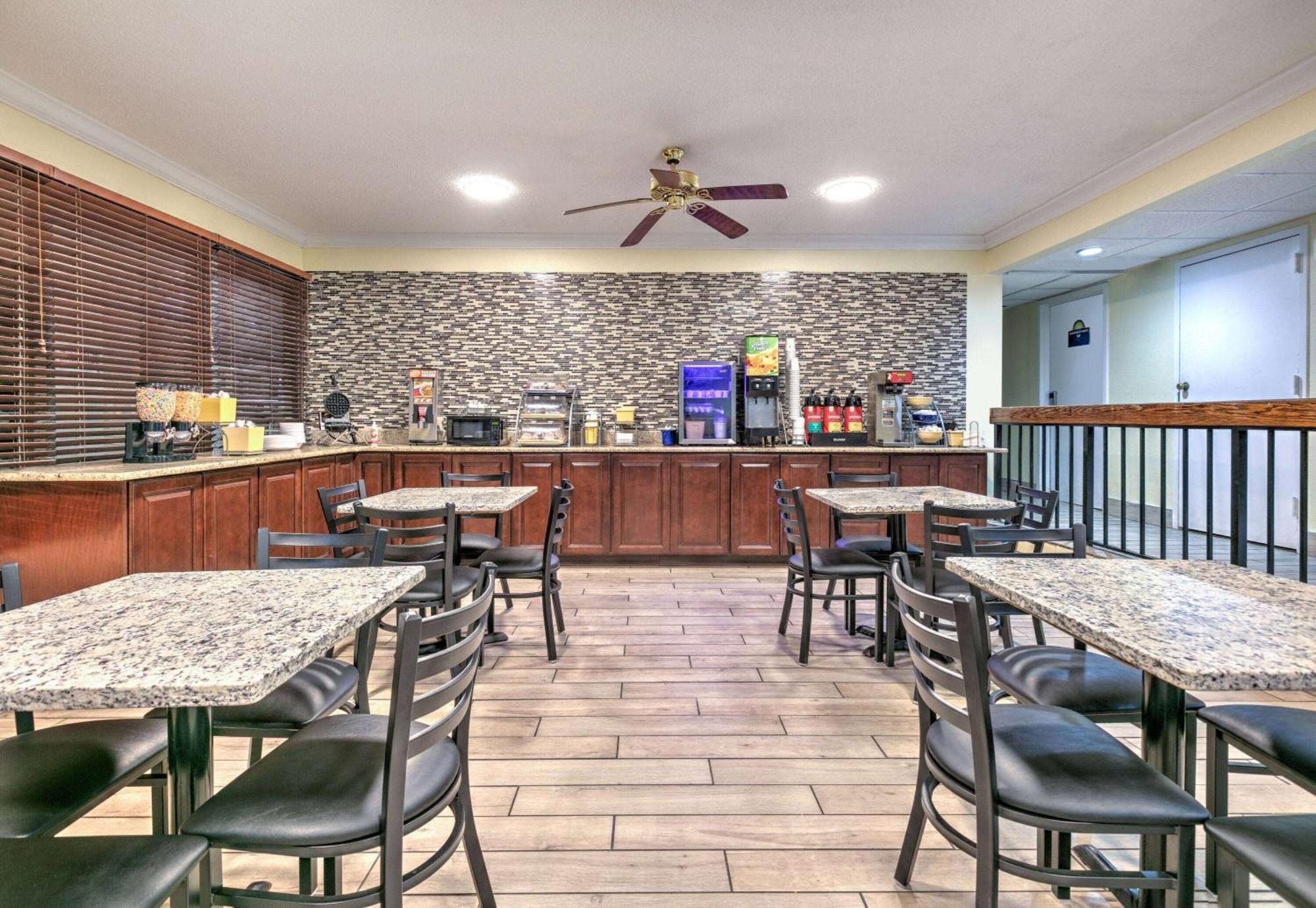 Days Inn By Wyndham Greenville Ms Dış mekan fotoğraf