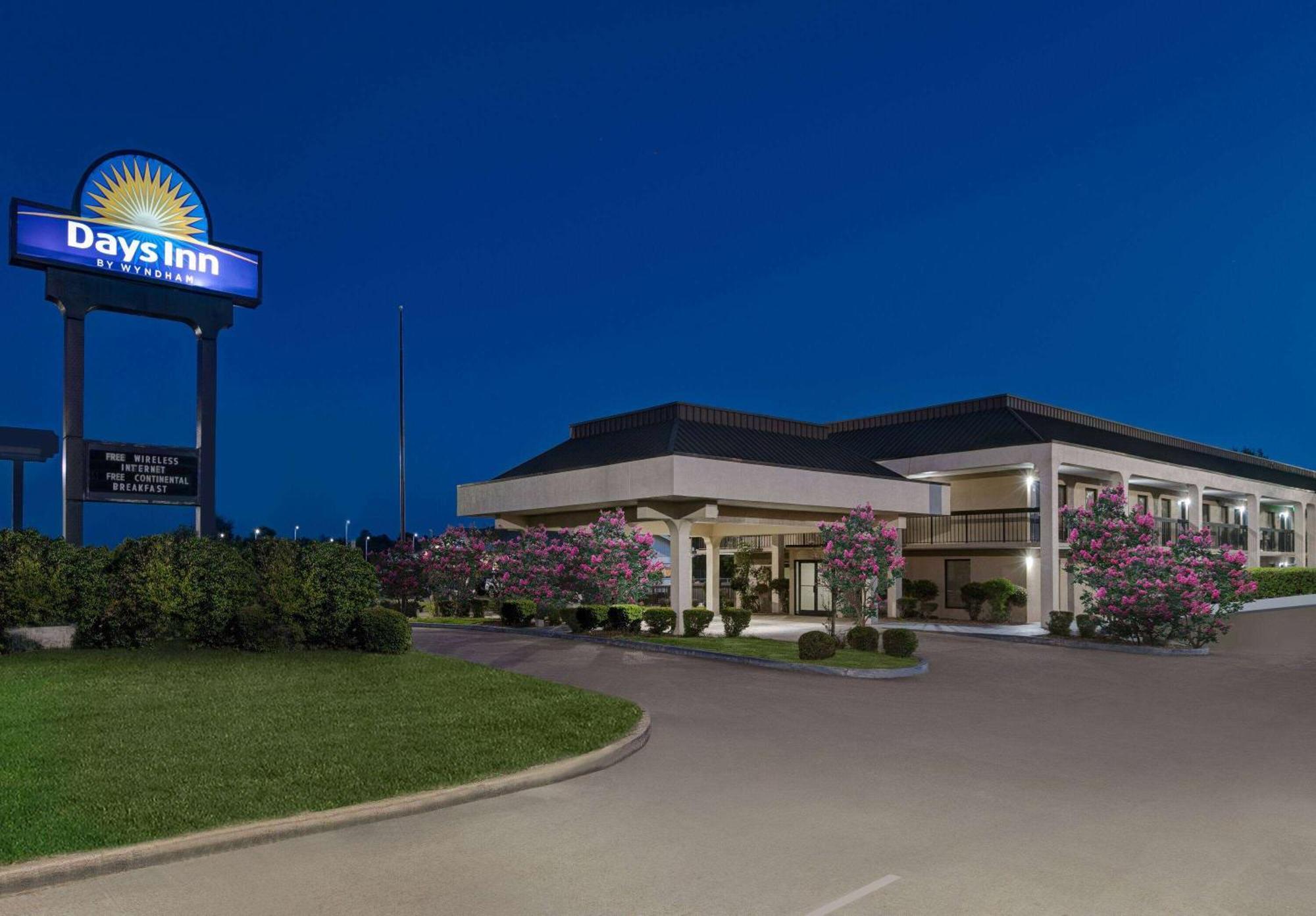 Days Inn By Wyndham Greenville Ms Dış mekan fotoğraf