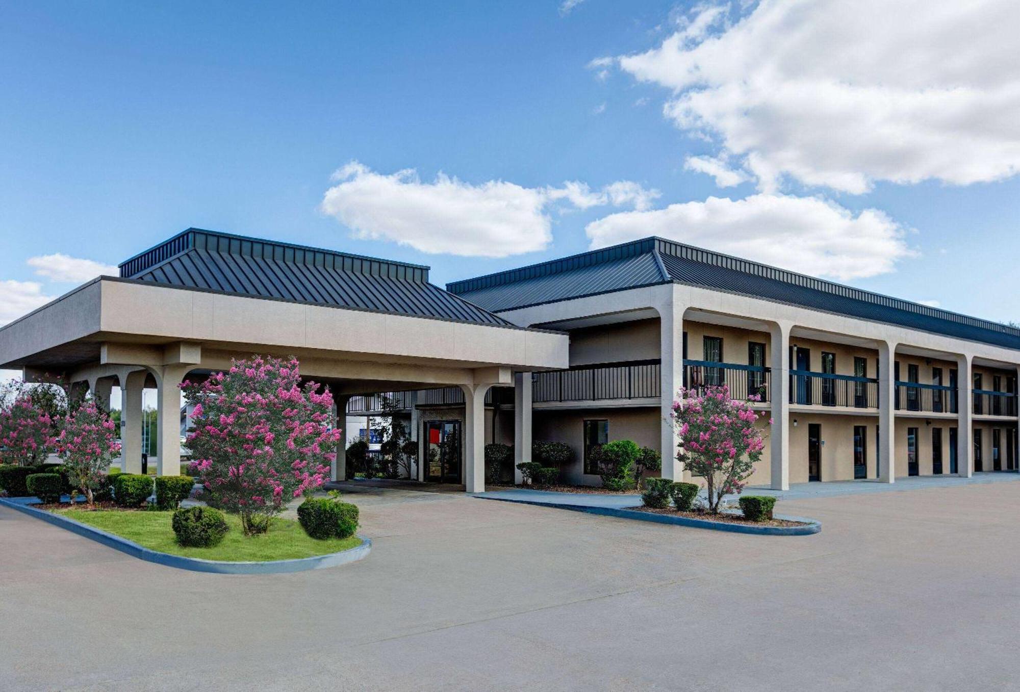 Days Inn By Wyndham Greenville Ms Dış mekan fotoğraf
