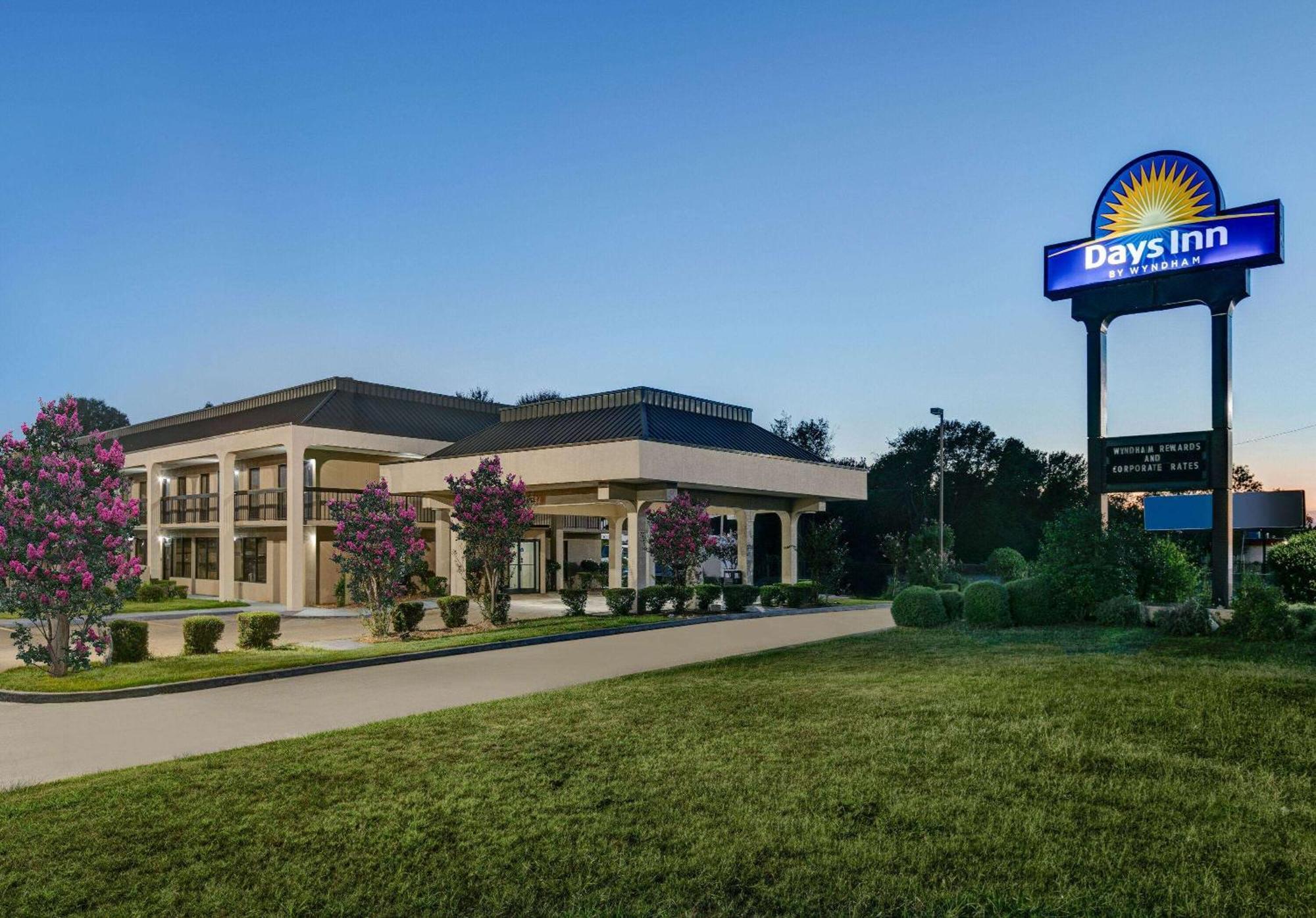 Days Inn By Wyndham Greenville Ms Dış mekan fotoğraf